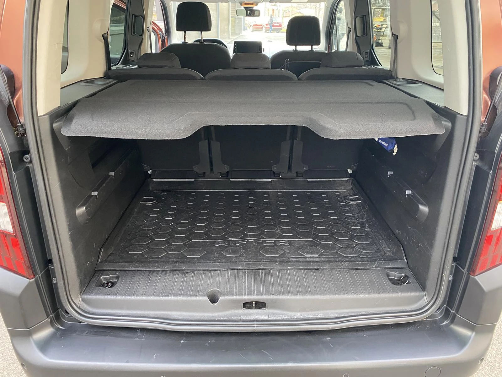 Peugeot Rifter ALLURE 1.5 BlueHDI 130 BVM6 STT E6.2, снимка 9 - Автомобили и джипове - 53460286