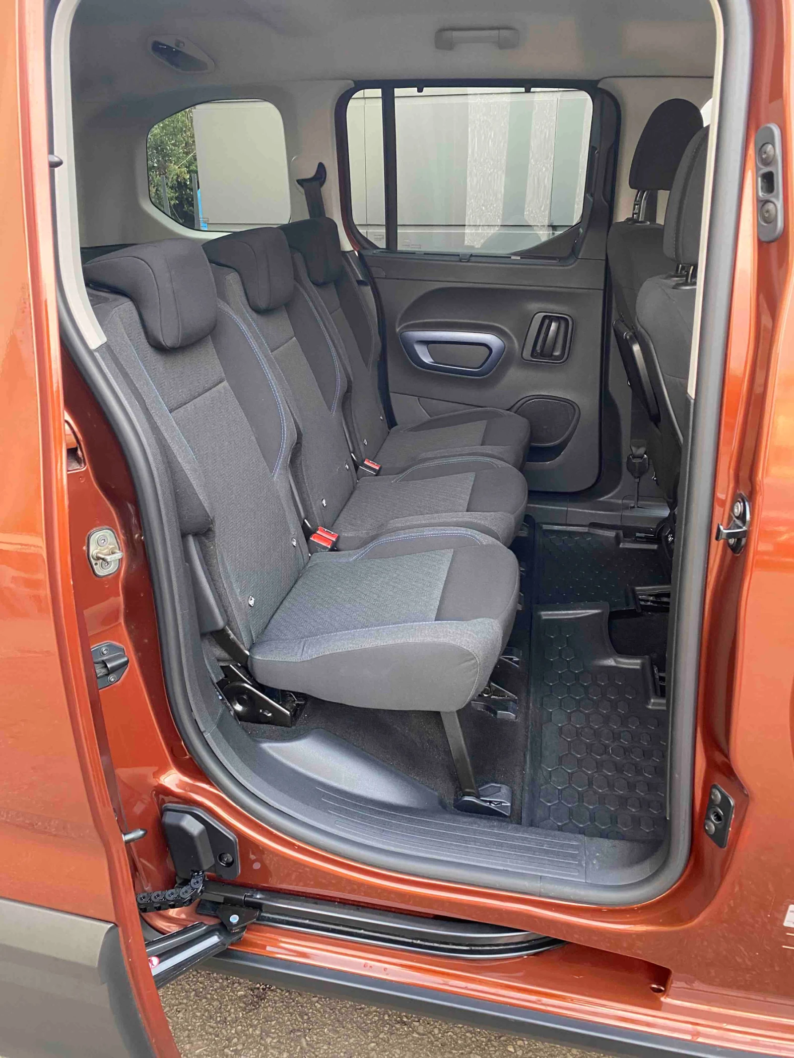 Peugeot Rifter ALLURE 1.5 BlueHDI 130 BVM6 STT E6.2, снимка 15 - Автомобили и джипове - 53460286