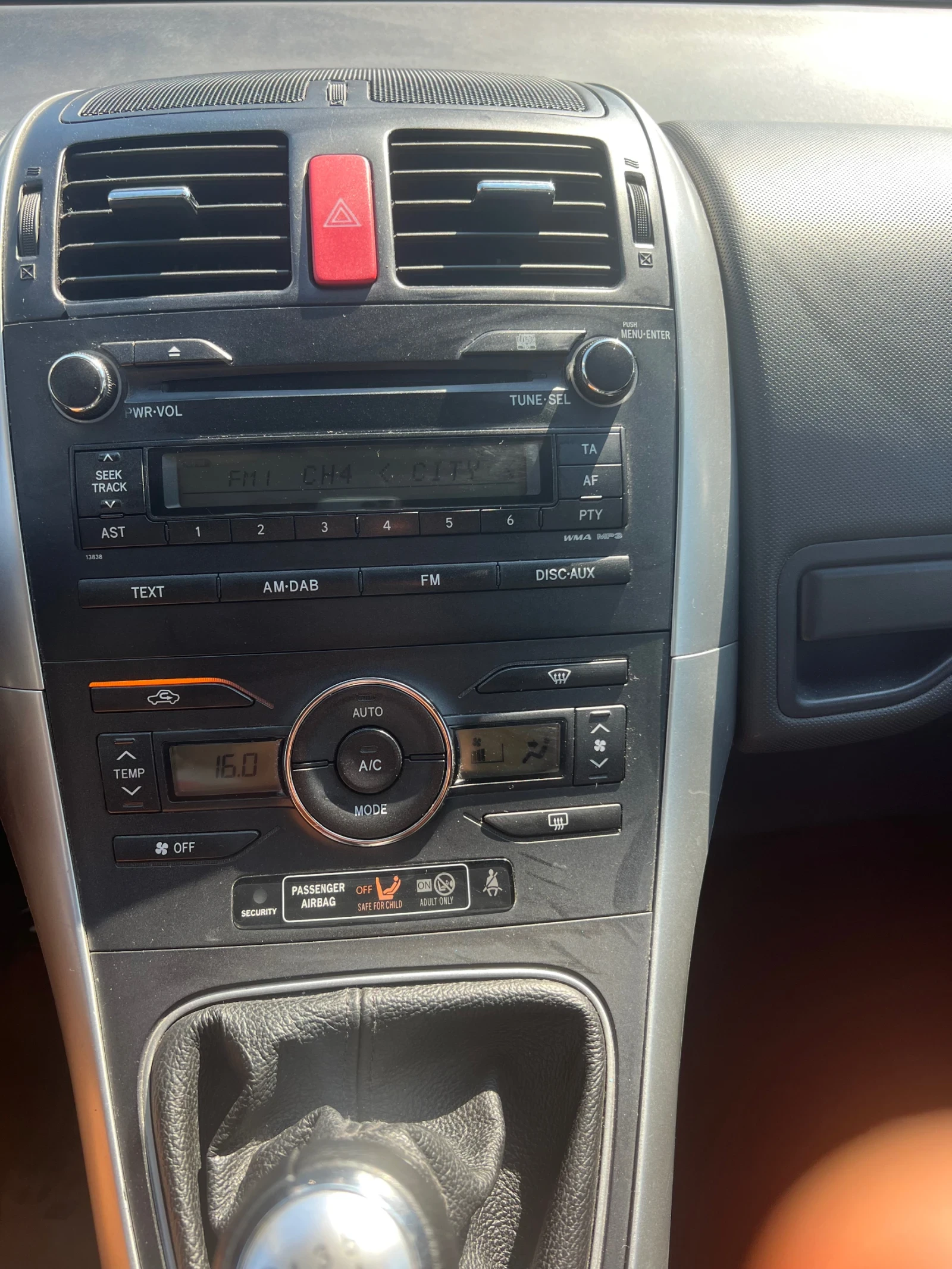 Toyota Auris D4D FACE LIFT 1.4 90ks - изображение 7