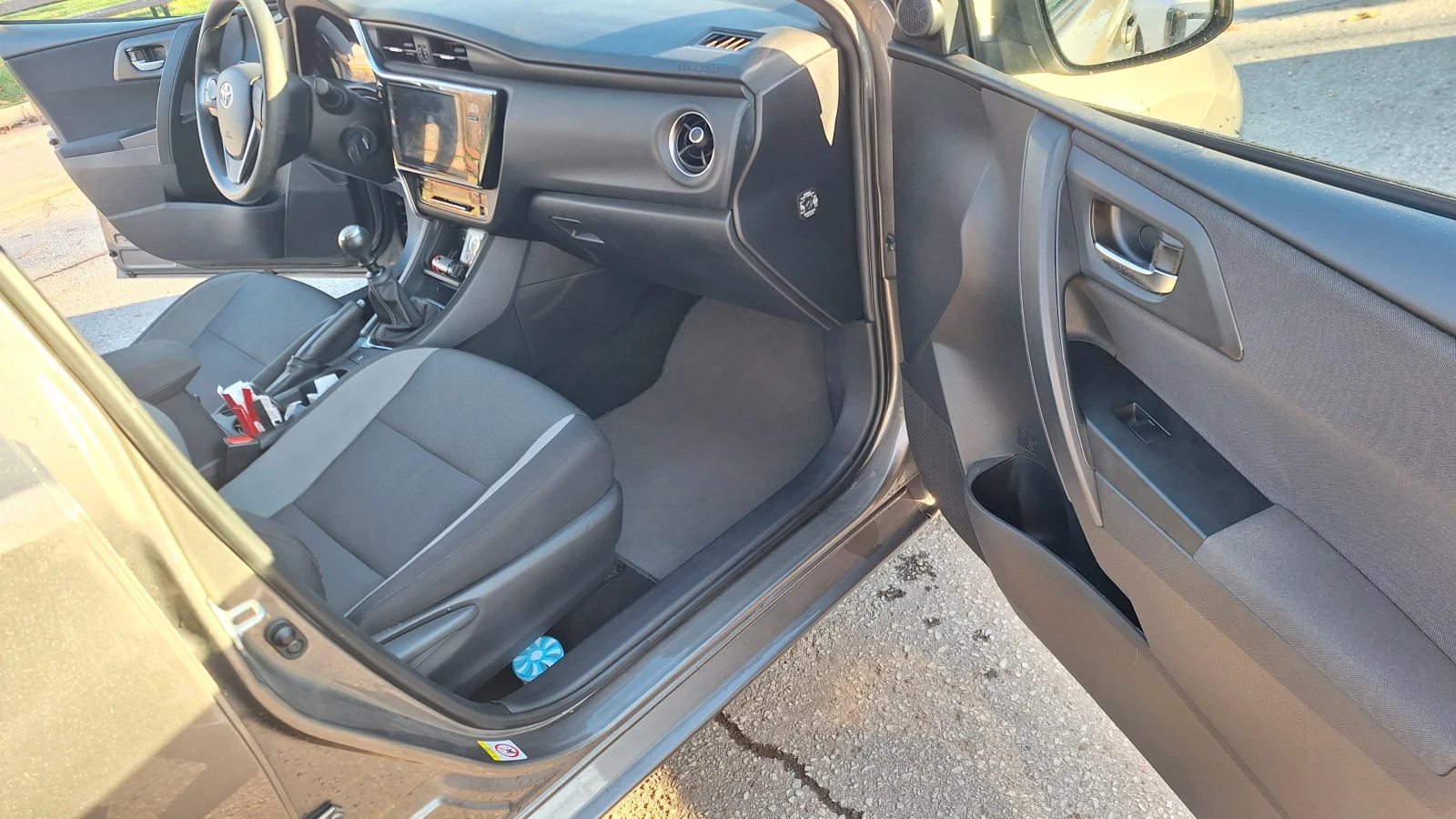 Toyota Auris 1.6 | Mobile.bg � ����������� 14