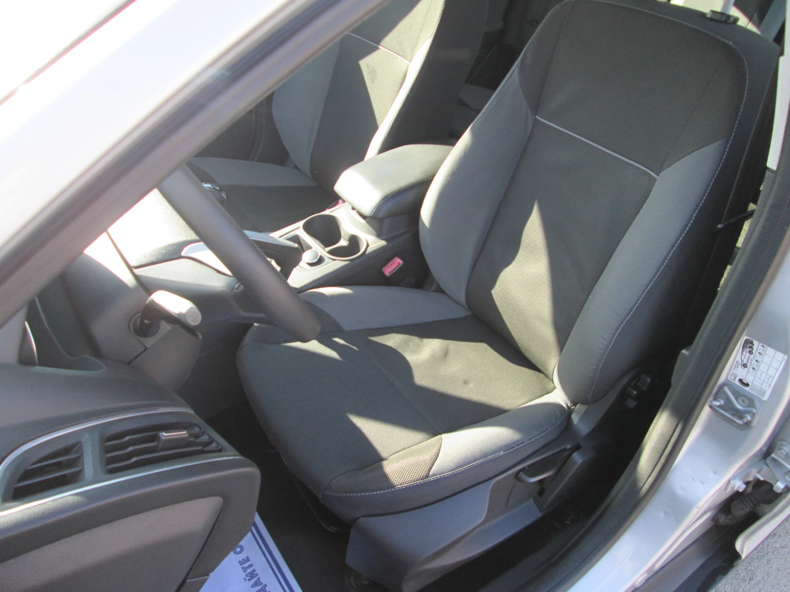 Ford Focus 1.6TDCI-СЕРВИЗНА ИСТОРИЯ, снимка 8 - Автомобили и джипове - 53763412