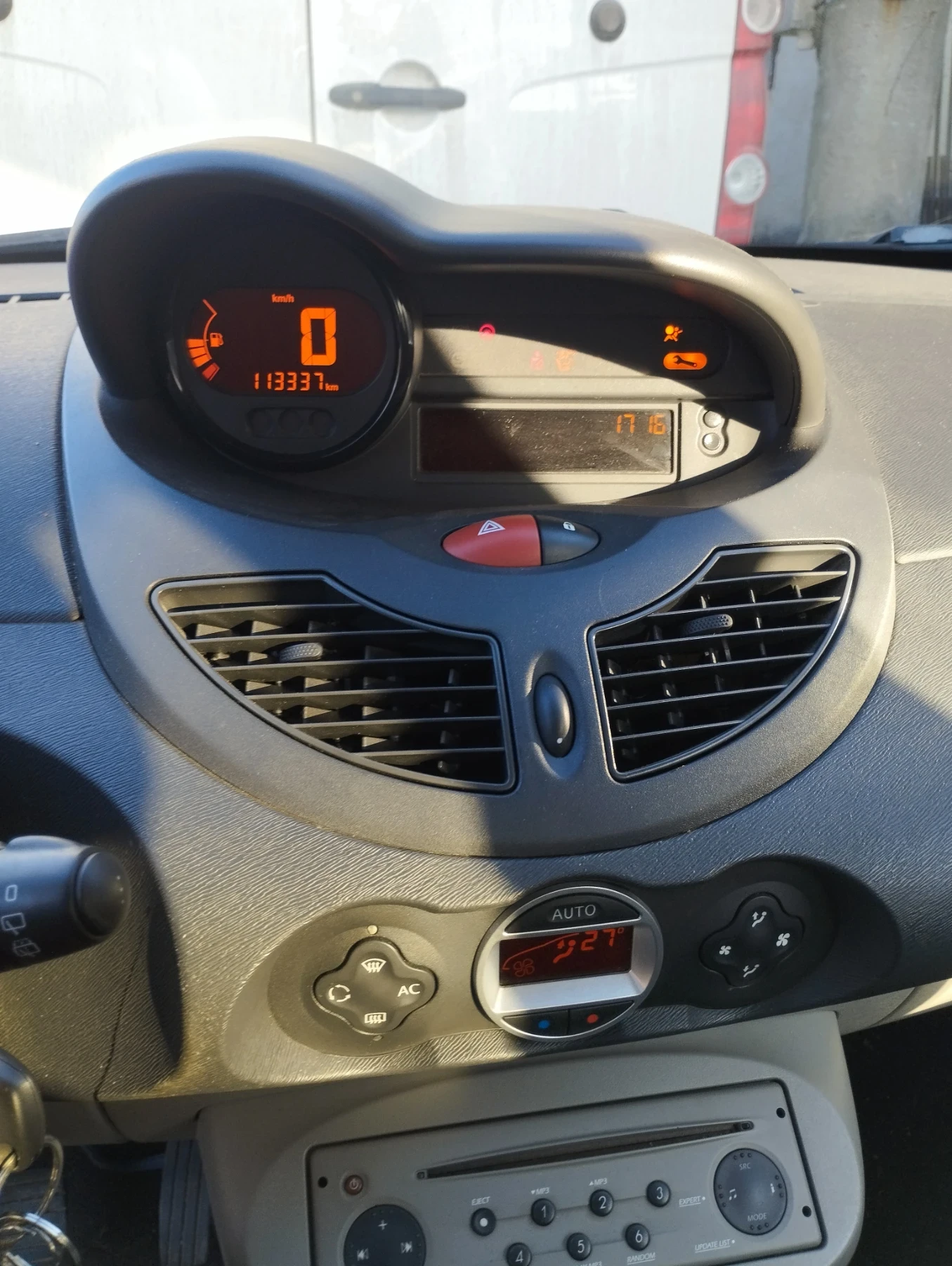 Renault Twingo, снимка 3 - Автомобили и джипове - 53848750