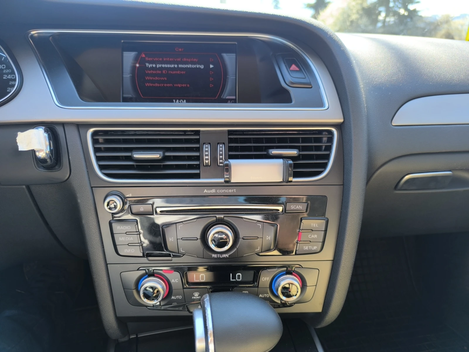 Audi A4 2.0 TDI / Bang & Olufsen, снимка 13 - Автомобили и джипове - 54111412