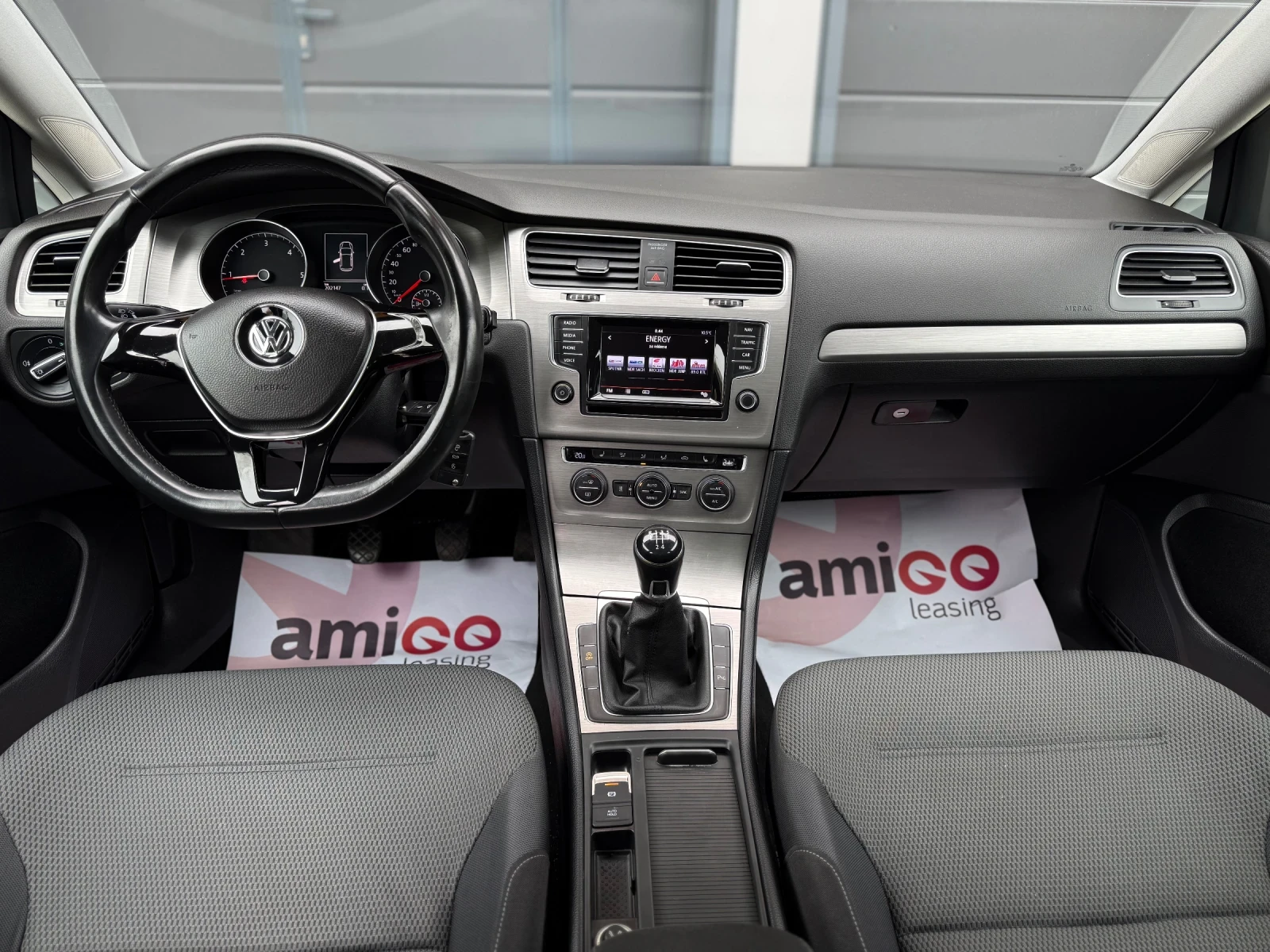 VW Golf 1.6TDI * Xenon* NAVI* Webasto* , снимка 8 - Автомобили и джипове - 54165962