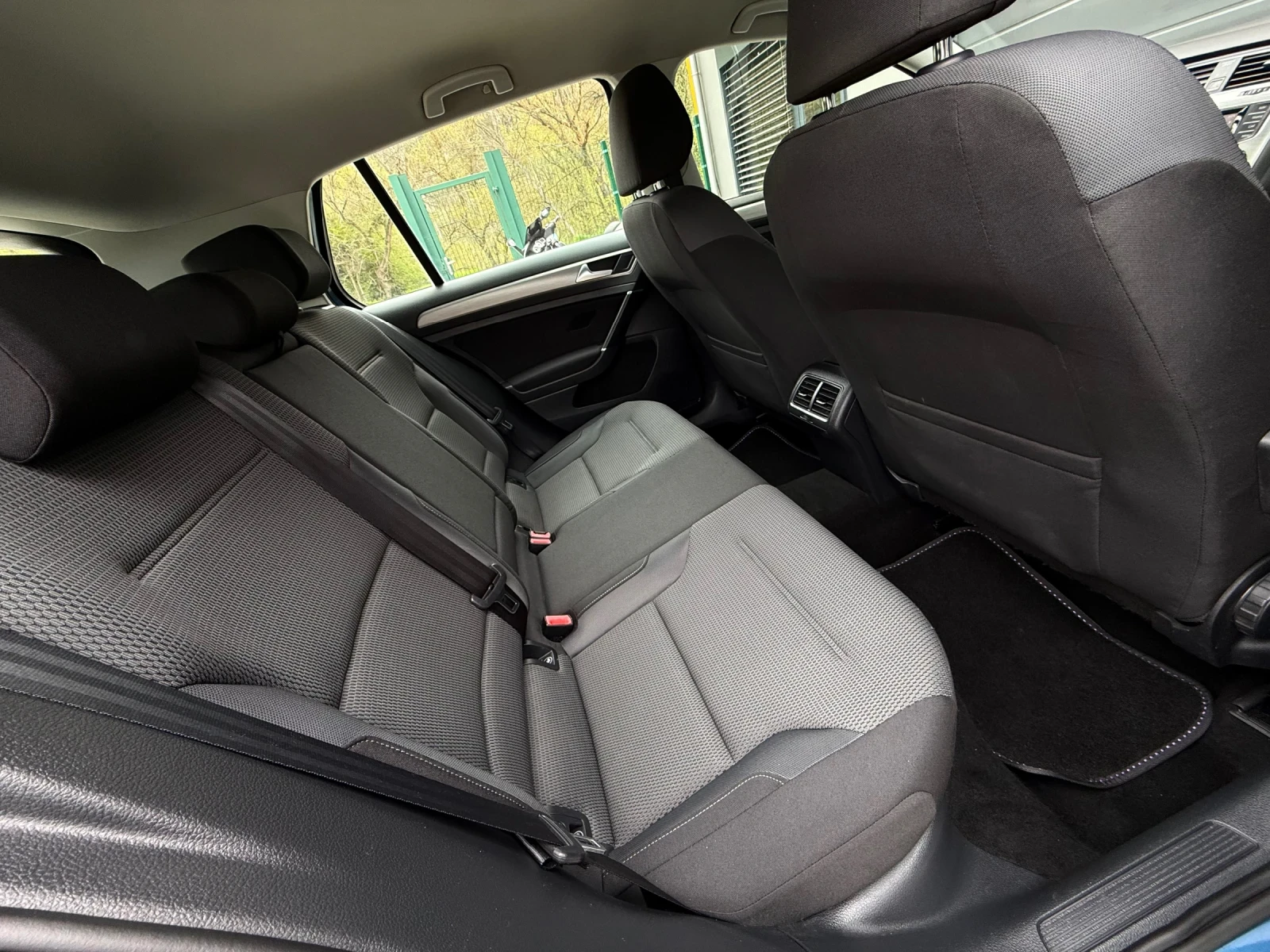 VW Golf 1.6TDI * Xenon* NAVI* Webasto* , снимка 9 - Автомобили и джипове - 54165962