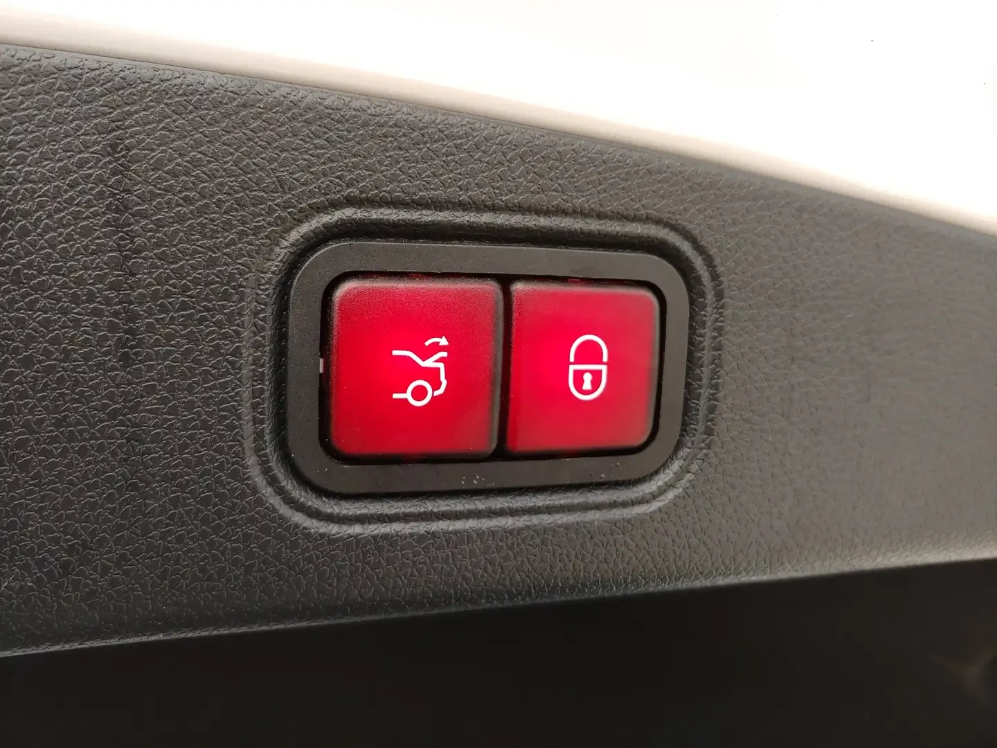 Mercedes-Benz E 400 3.0L AWD SUNROOF NAV HTD SEATS 88K KM, снимка 14 - Автомобили и джипове - 55804359