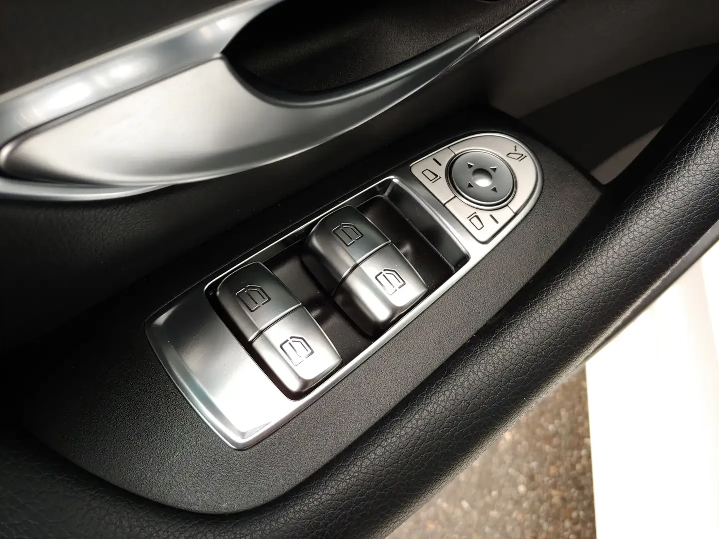 Mercedes-Benz E 400 3.0L AWD SUNROOF NAV HTD SEATS 88K KM, снимка 15 - Автомобили и джипове - 55804359