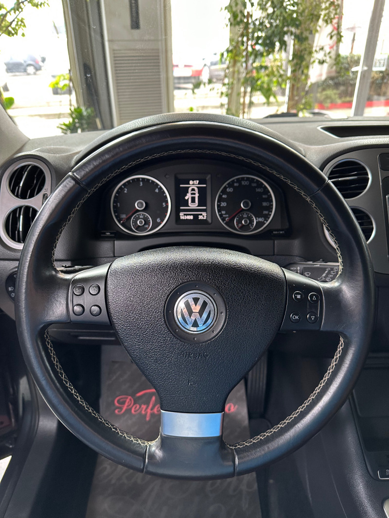VW Tiguan 2.0 TDI * 4 MOTION *, снимка 10 - Автомобили и джипове - 39858185