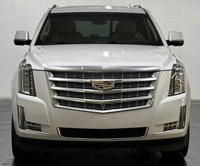 Cadillac Escalade Luxury 6.2 V8, снимка 1 - Автомобили и джипове - 49510371