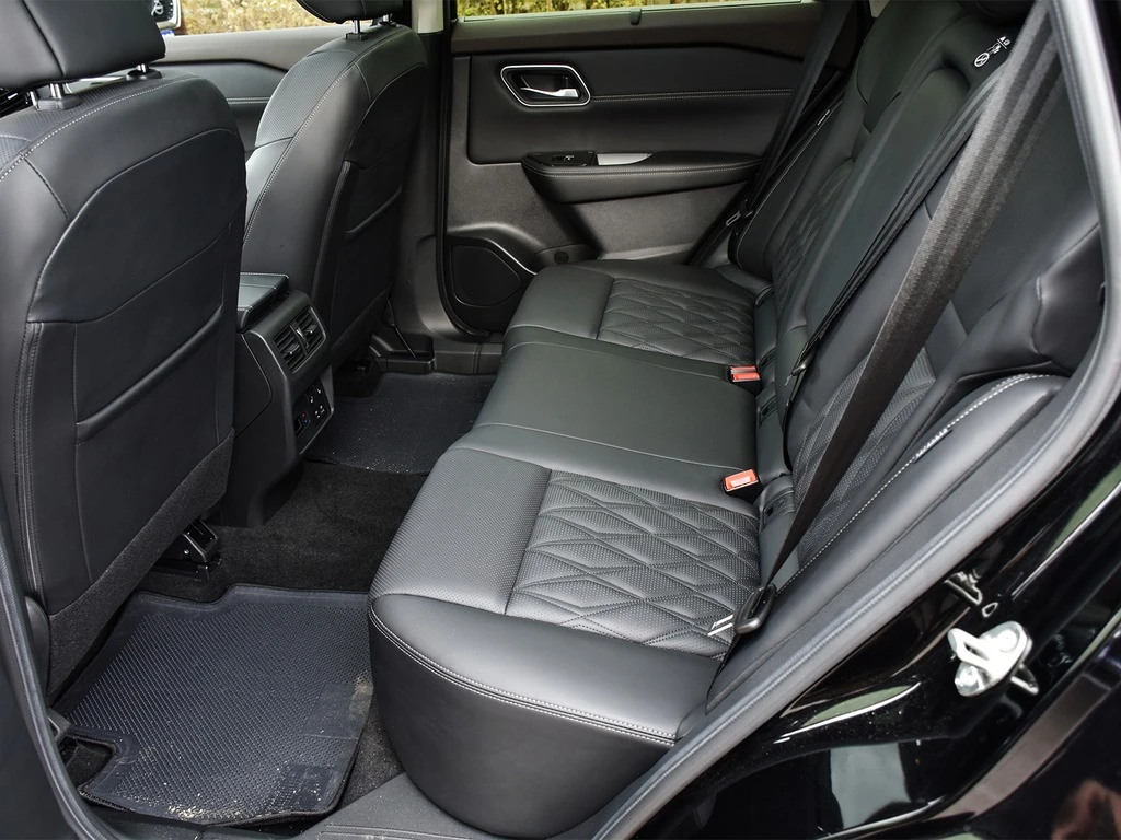 Nissan Rogue * * CARFAX * *   * *  | Mobile.bg   12