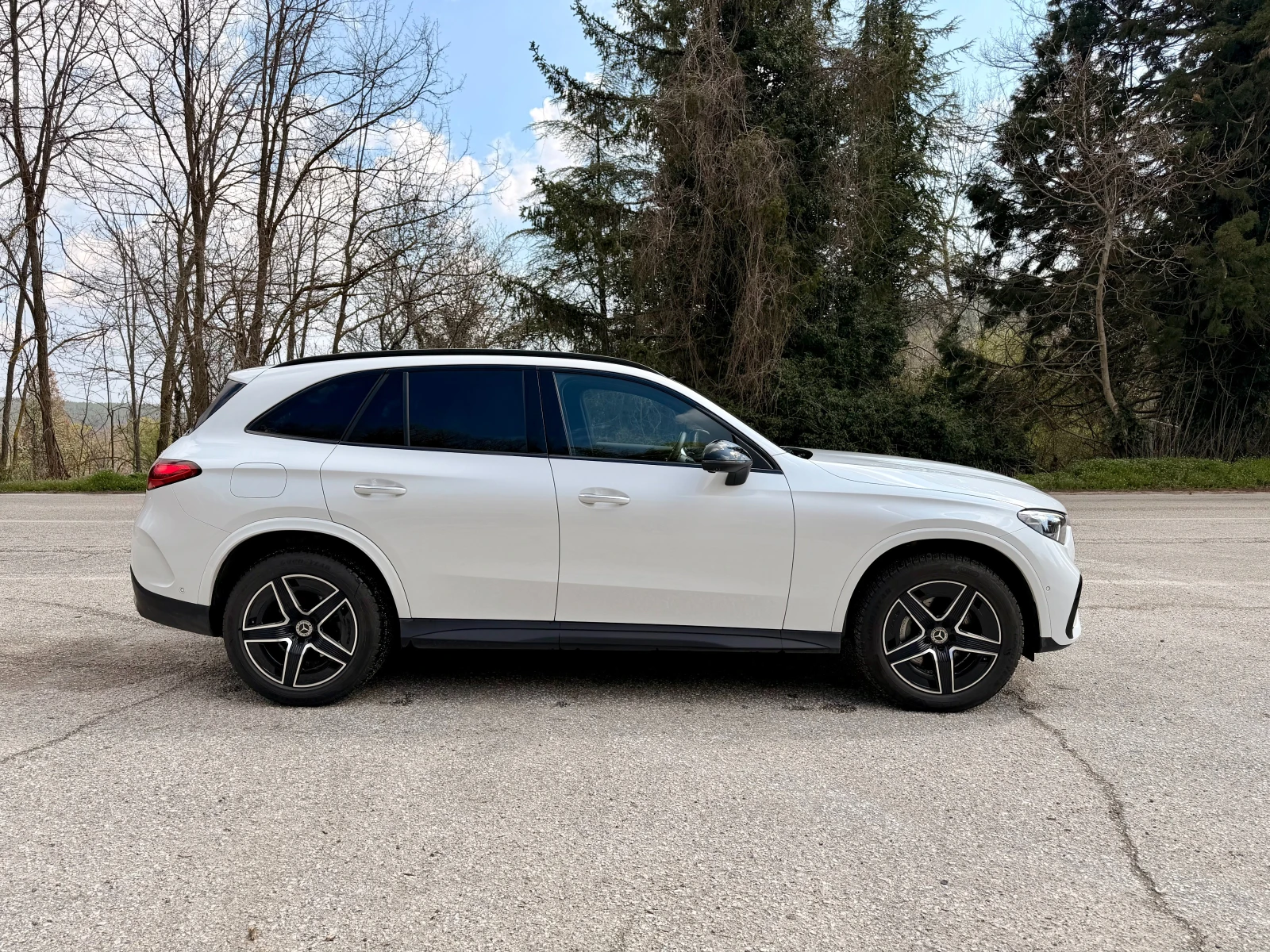 Mercedes-Benz GLC 300 d 4MATIC/AMG/LED/DISTR/MEMORY/360/KEYLESS/PANO, снимка 3 - Автомобили и джипове - 54173213