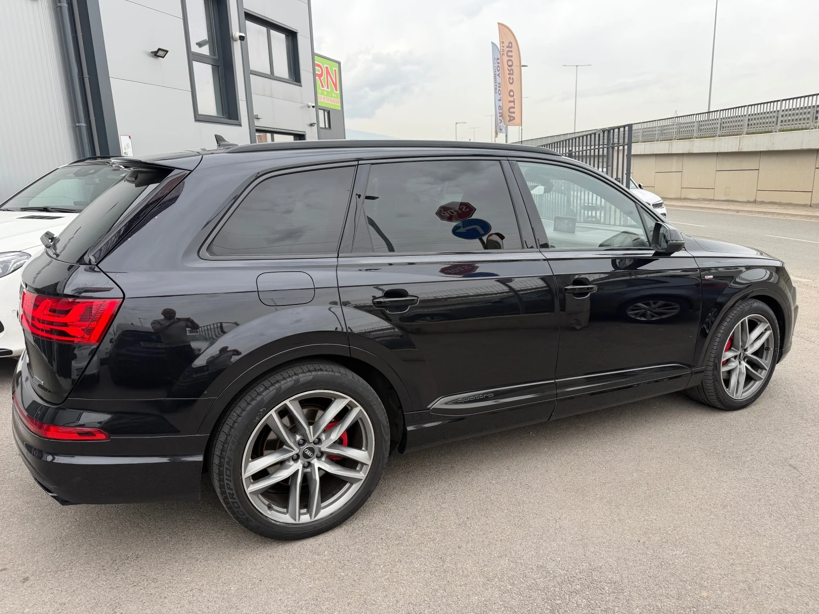 Audi Q7 3.0 TDI Quattro S line 7 Местен ДДС, снимка 6 - Автомобили и джипове - 54475285
