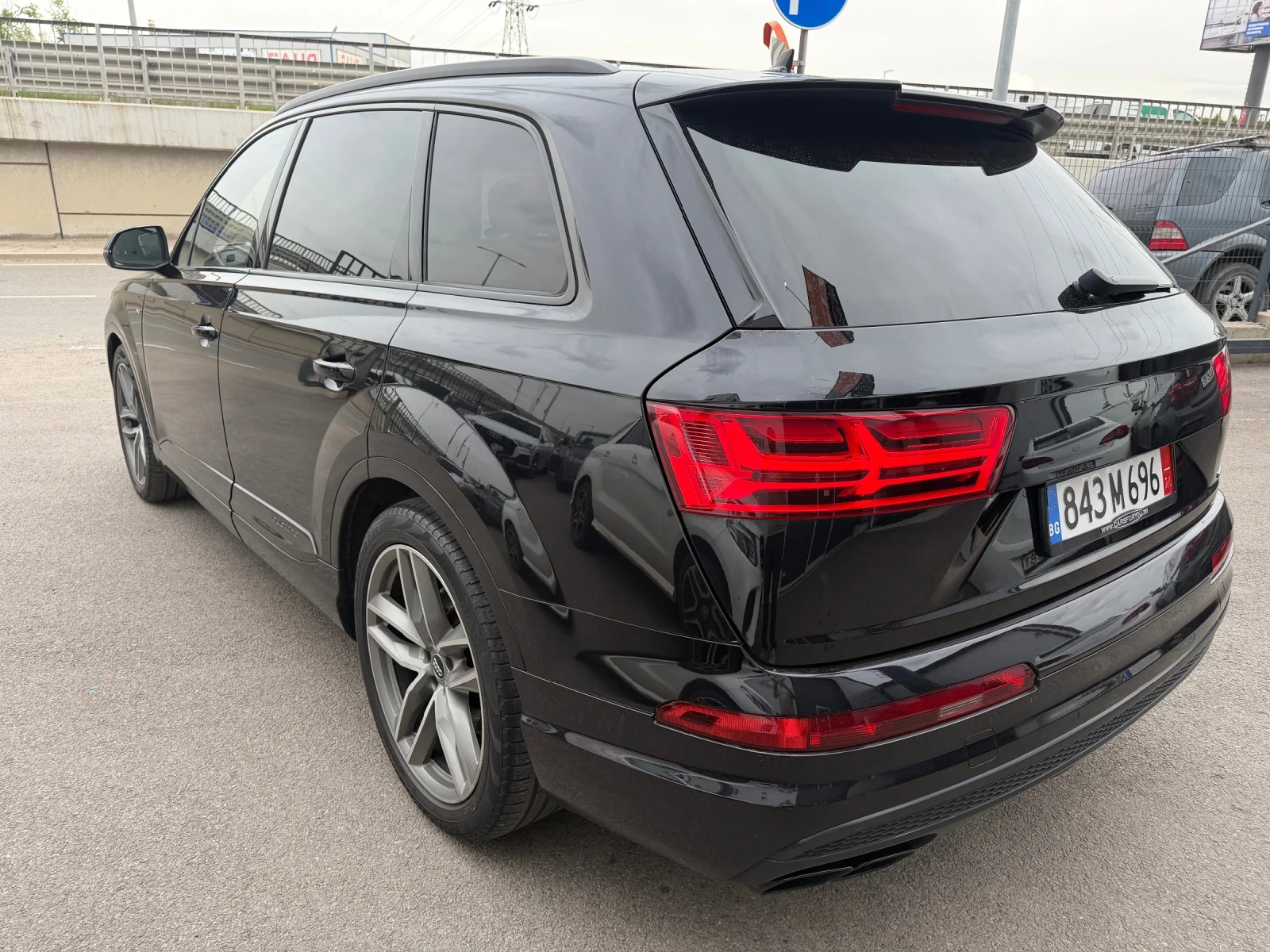 Audi Q7 3.0 TDI Quattro S line 7 Местен ДДС, снимка 4 - Автомобили и джипове - 54475285