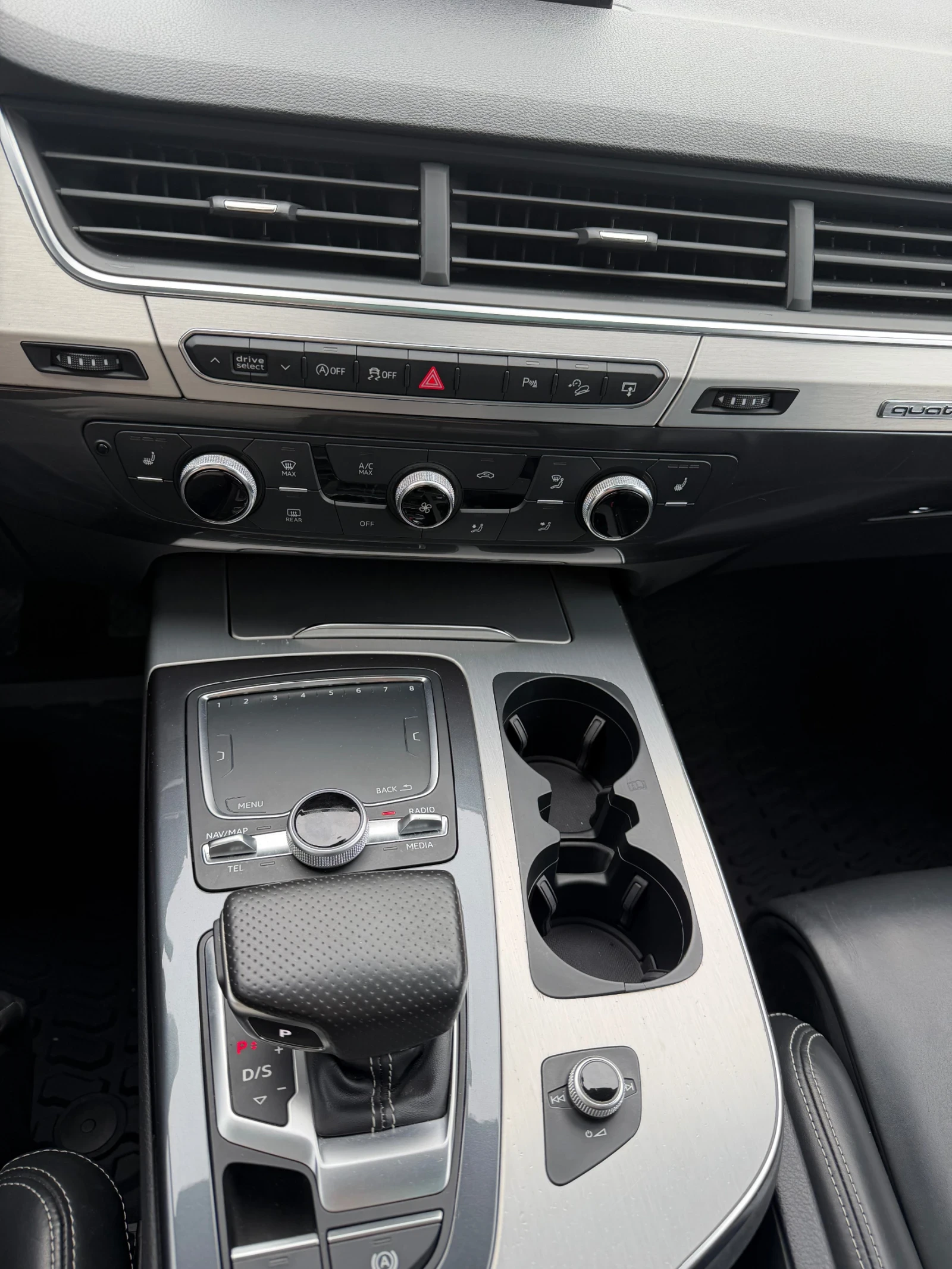 Audi Q7 3.0 TDI Quattro S line 7 Местен ДДС, снимка 9 - Автомобили и джипове - 54475285