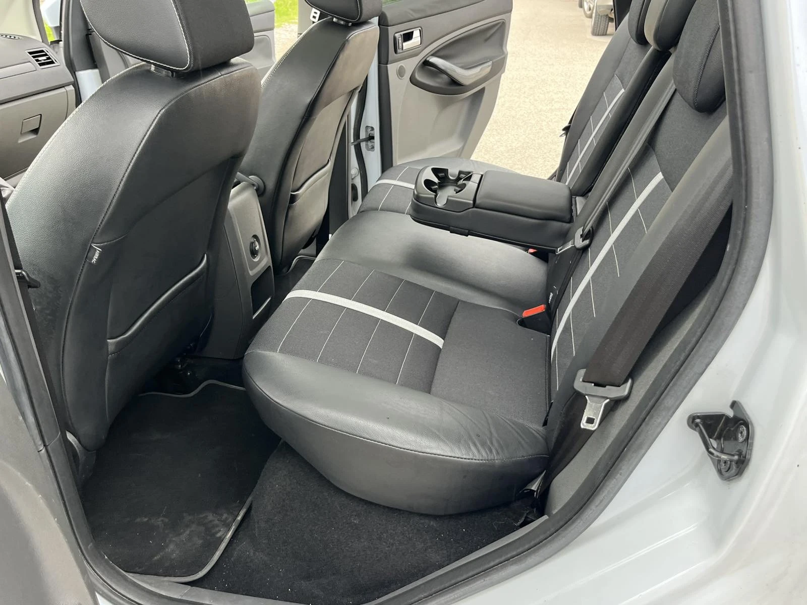 Ford Kuga 2.0HDI 163кс 6 СКОРОСТИ 4х4 АВТОПИЛОТ ВНОС ИТАЛИЯ, снимка 8 - Автомобили и джипове - 54646416