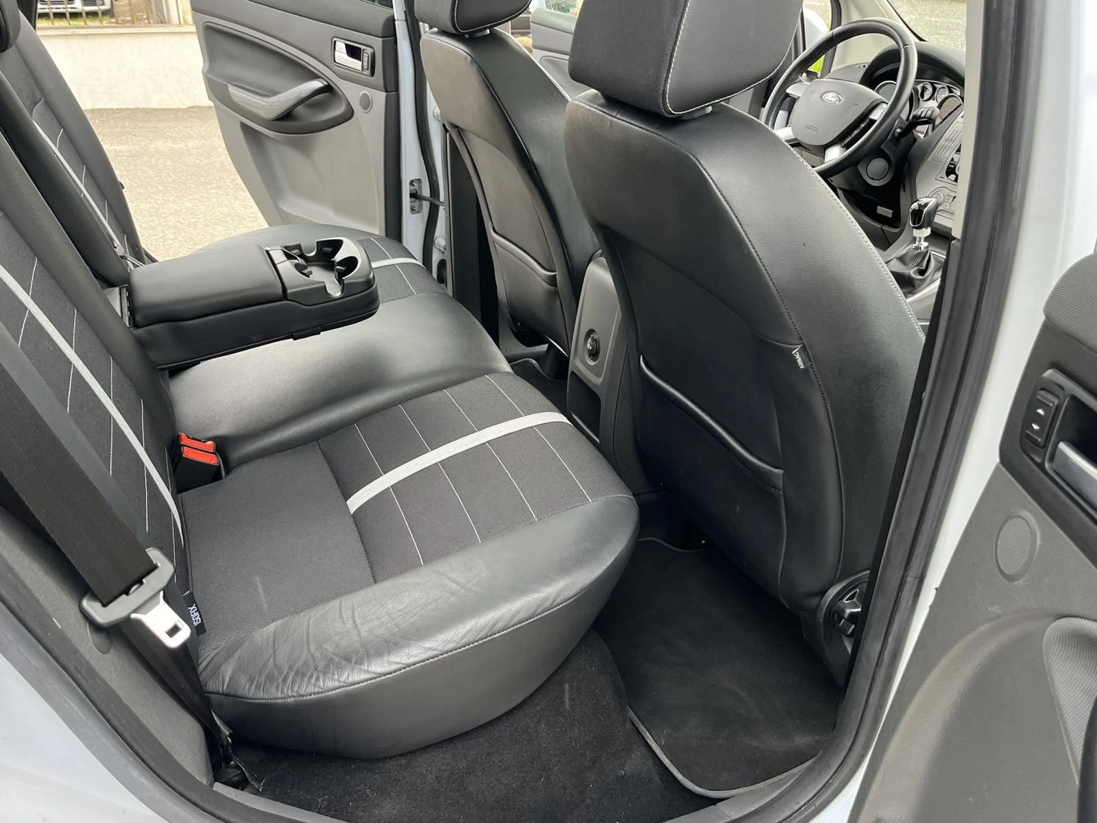 Ford Kuga 2.0HDI 163кс 6 СКОРОСТИ 4х4 АВТОПИЛОТ ВНОС ИТАЛИЯ, снимка 9 - Автомобили и джипове - 54646416