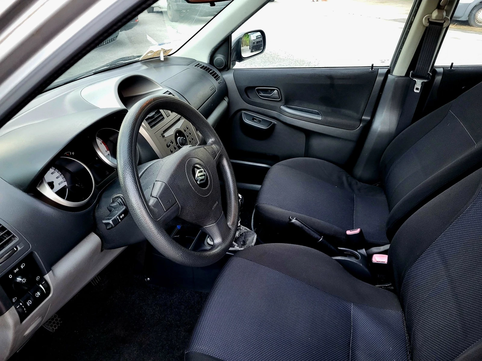 Suzuki Ignis 1.3DDIS, снимка 12 - Автомобили и джипове - 54804273