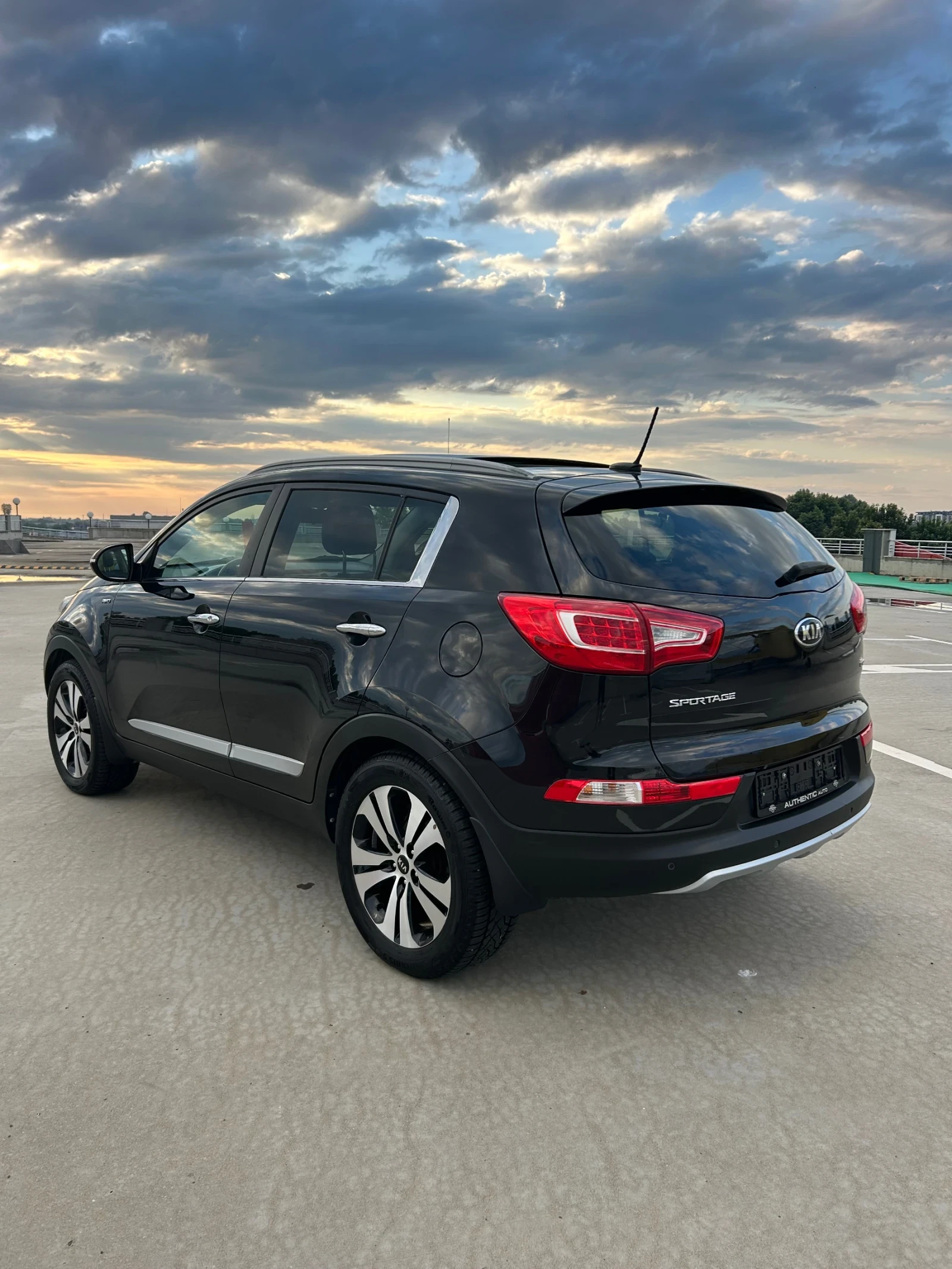 Kia Sportage 2.0 CRDI // 185к.с.// 4х4 // Автоматик // Панорама, снимка 5 - Автомобили и джипове - 54965507
