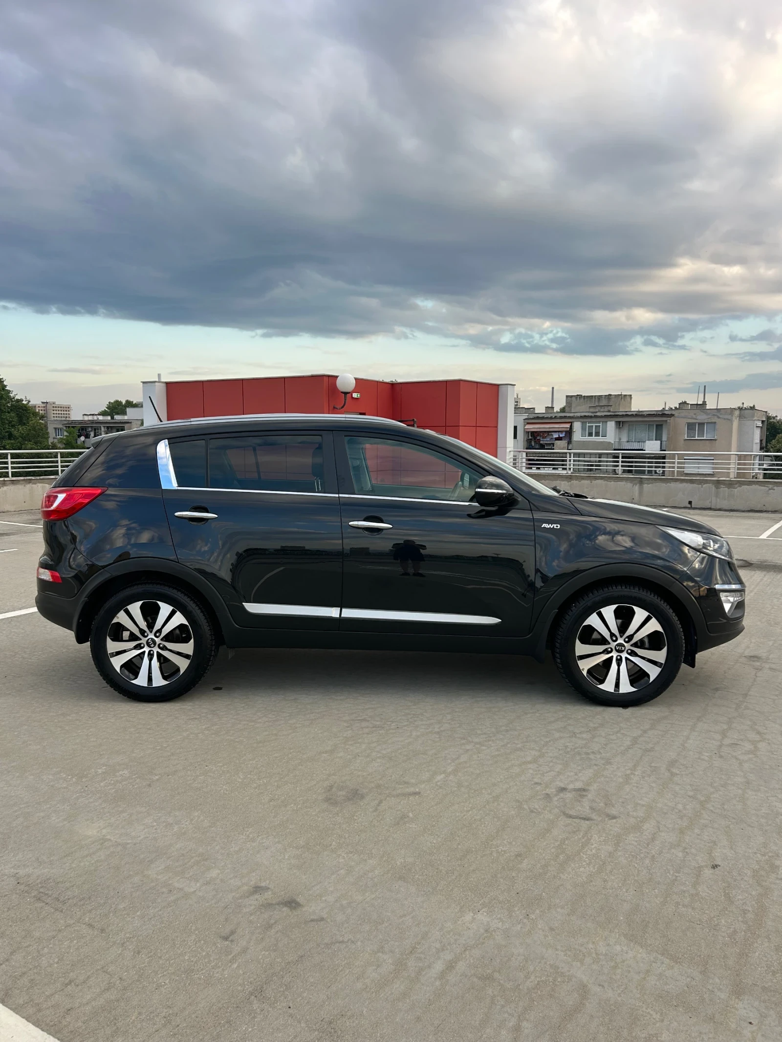 Kia Sportage 2.0 CRDI // 185к.с.// 4х4 // Автоматик // Панорама, снимка 2 - Автомобили и джипове - 54965507