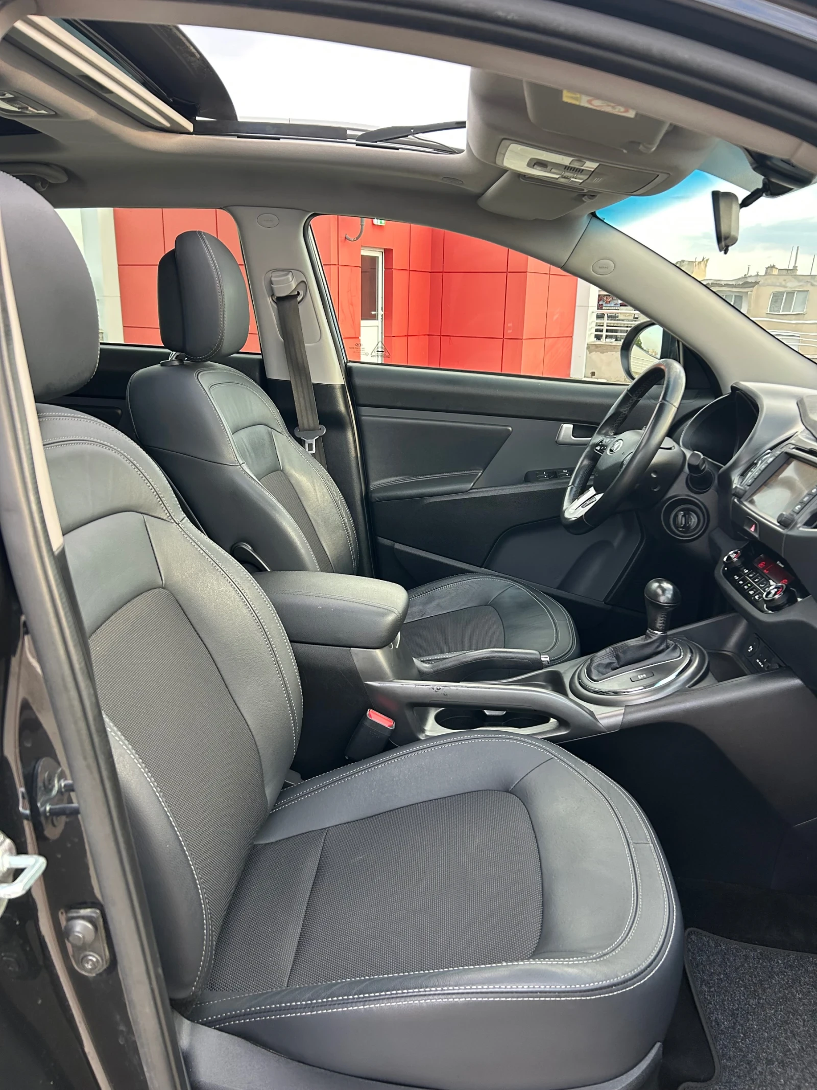 Kia Sportage 2.0 CRDI // 185к.с.// 4х4 // Автоматик // Панорама, снимка 13 - Автомобили и джипове - 54965507