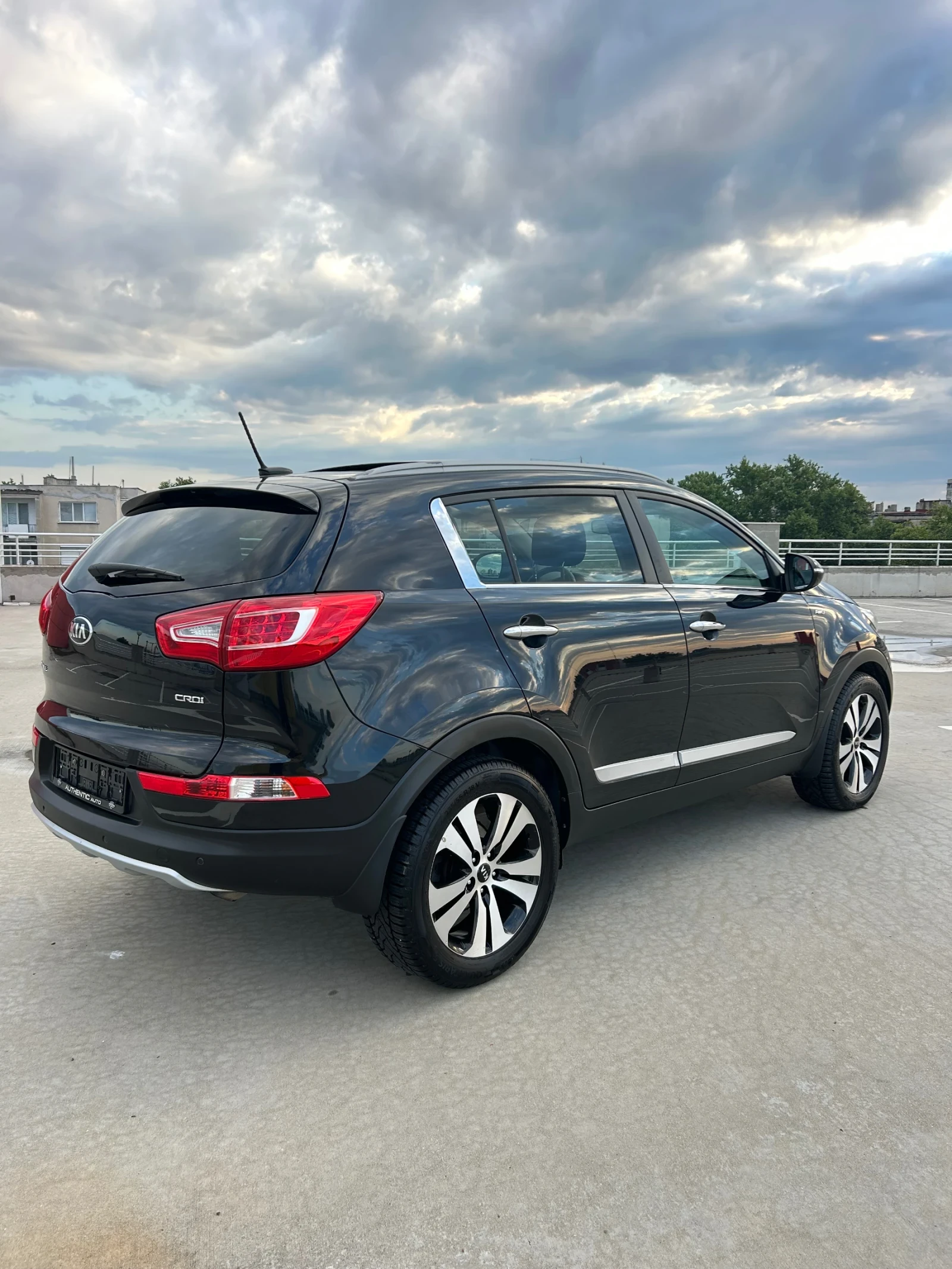 Kia Sportage 2.0 CRDI // 185к.с.// 4х4 // Автоматик // Панорама, снимка 3 - Автомобили и джипове - 54965507