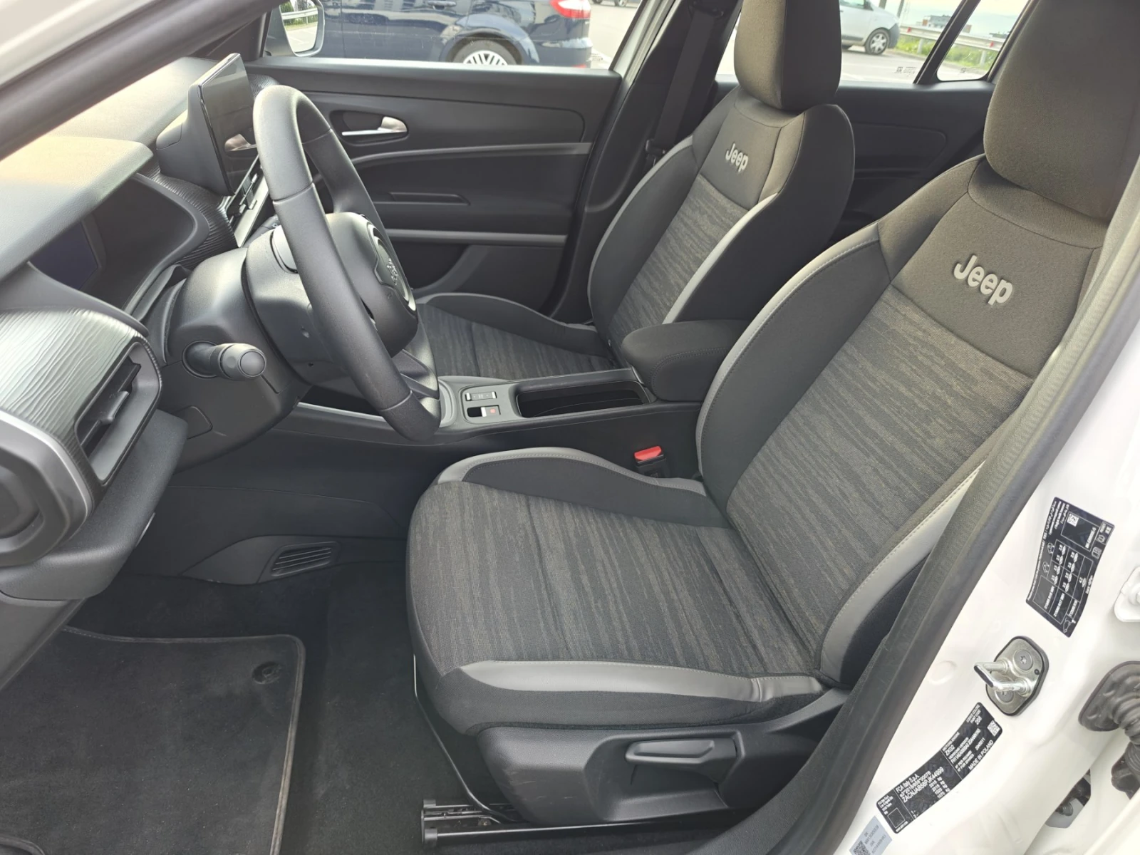Jeep Avenger 56KWH | Mobile.bg � ����������� 12