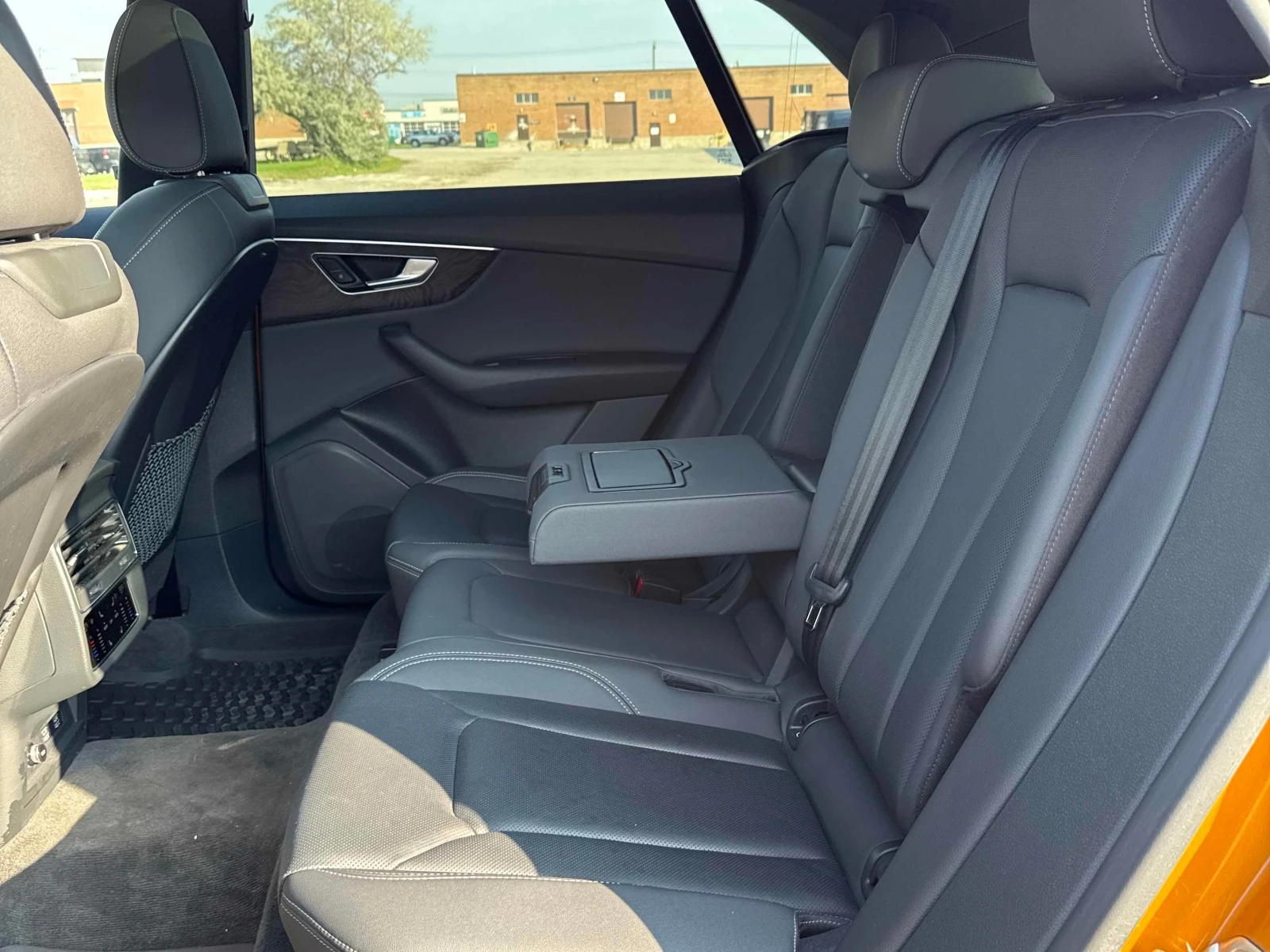 Audi Q8 Progressiv / 360 / ОБДУХВАНЕ / CARFAX / АВТОКРЕДИТ, снимка 12 - Автомобили и джипове - 55911674