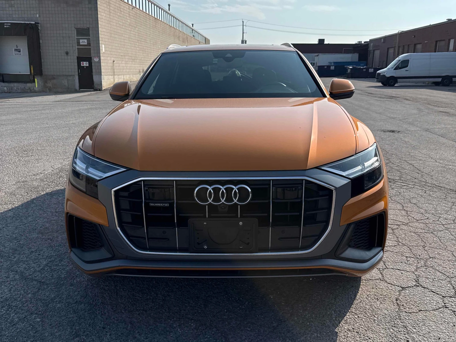 Audi Q8 Progressiv / 360 / ОБДУХВАНЕ / CARFAX / АВТОКРЕДИТ, снимка 6 - Автомобили и джипове - 55911674