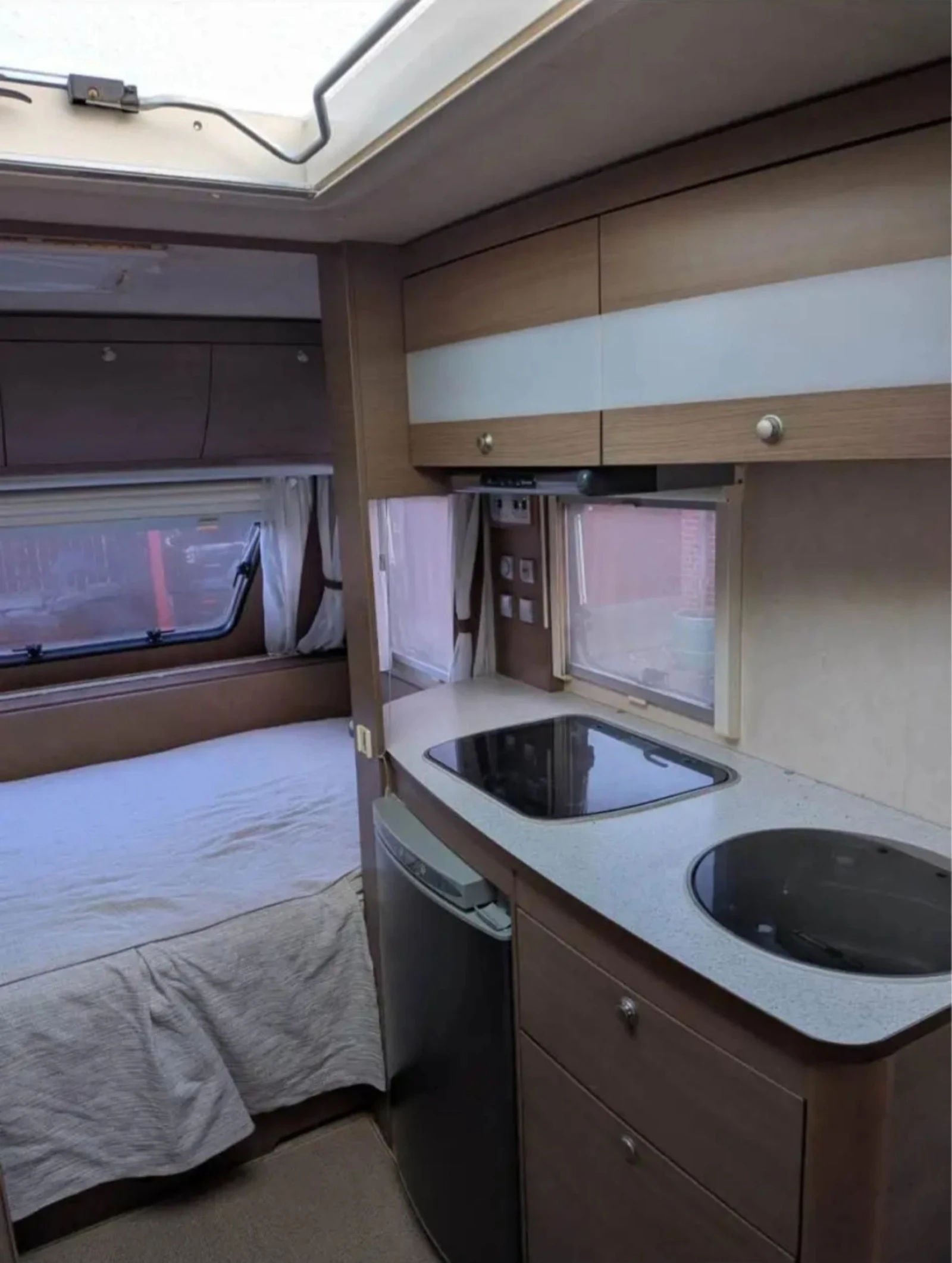 Каравана Adria ADIVA 462 PD, снимка 10 - Каравани и кемпери - 55073605