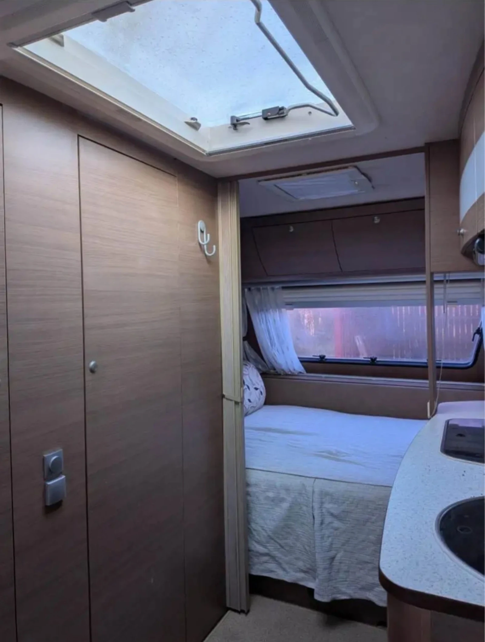 Каравана Adria ADIVA 462 PD, снимка 9 - Каравани и кемпери - 55073605