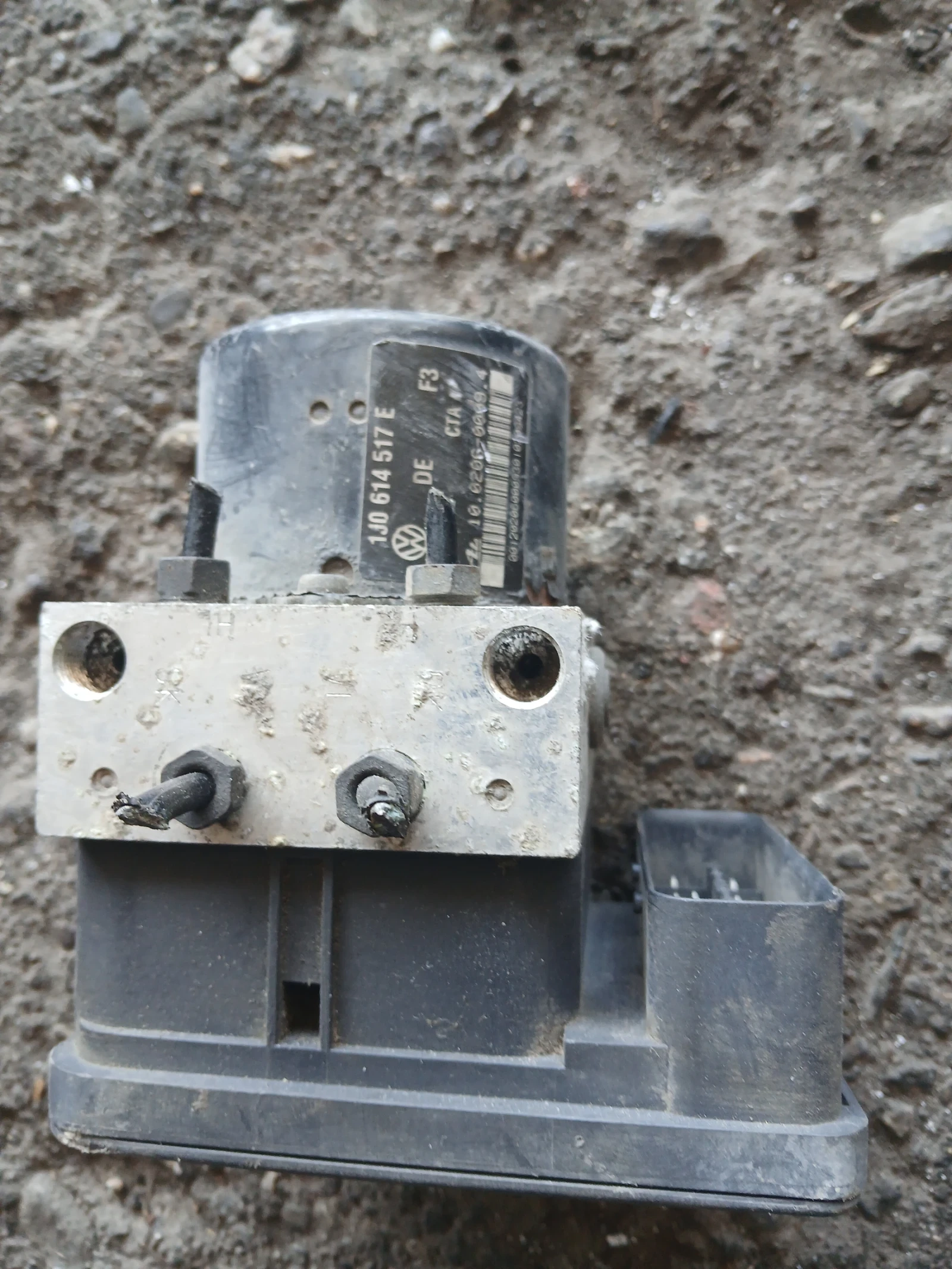 1J0614517E ABS помпа Vw Bora, снимка 2 - Части - 54708450