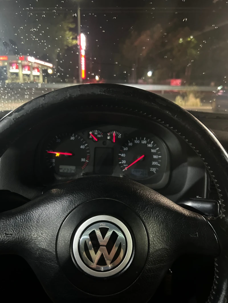 VW Golf 4, снимка 10 - Автомобили и джипове - 47460700