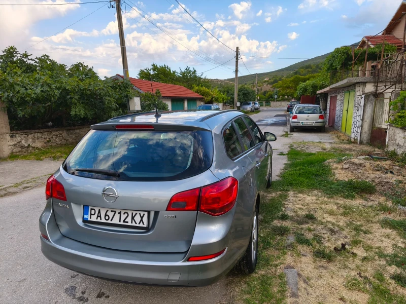 Opel Astra J, снимка 8 - Автомобили и джипове - 51369324