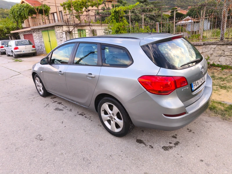 Opel Astra J, снимка 6 - Автомобили и джипове - 51369324