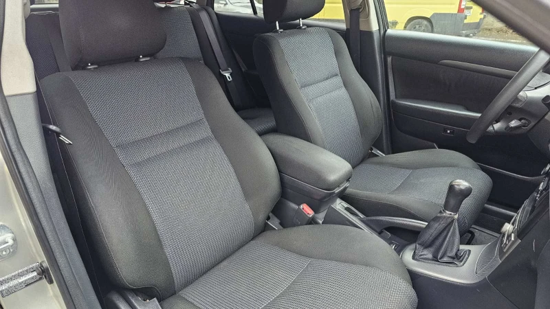 Toyota Avensis 1.8, снимка 10 - Автомобили и джипове - 52907789