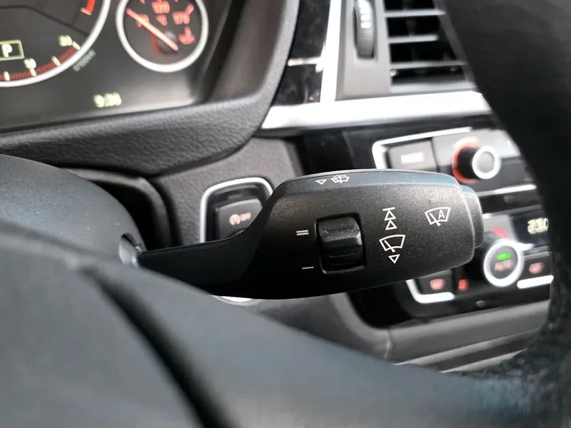 BMW 320 i, снимка 14 - Автомобили и джипове - 54592484