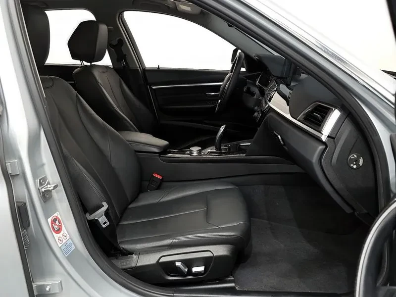 BMW 320 i, снимка 11 - Автомобили и джипове - 54592484