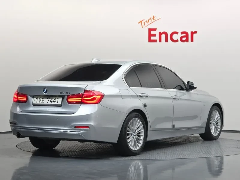 BMW 320 i, снимка 2 - Автомобили и джипове - 54592484