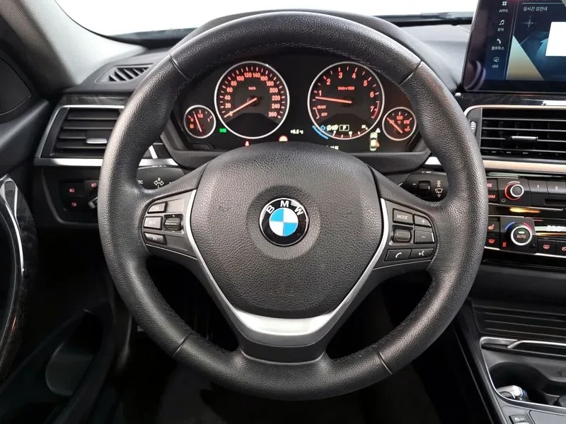 BMW 320 i, снимка 13 - Автомобили и джипове - 54592484