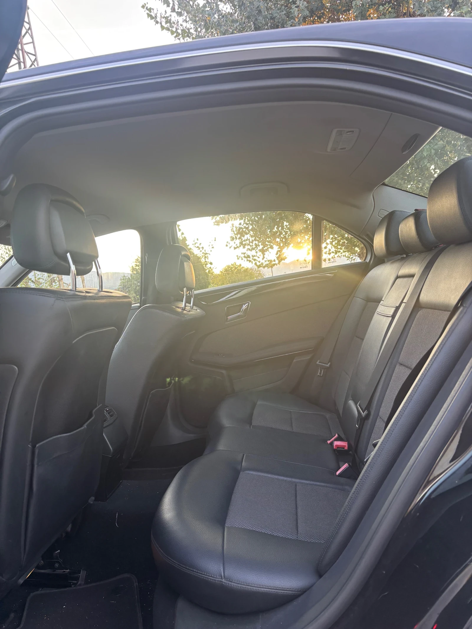 Mercedes-Benz E 220, снимка 10 - Автомобили и джипове - 53913445