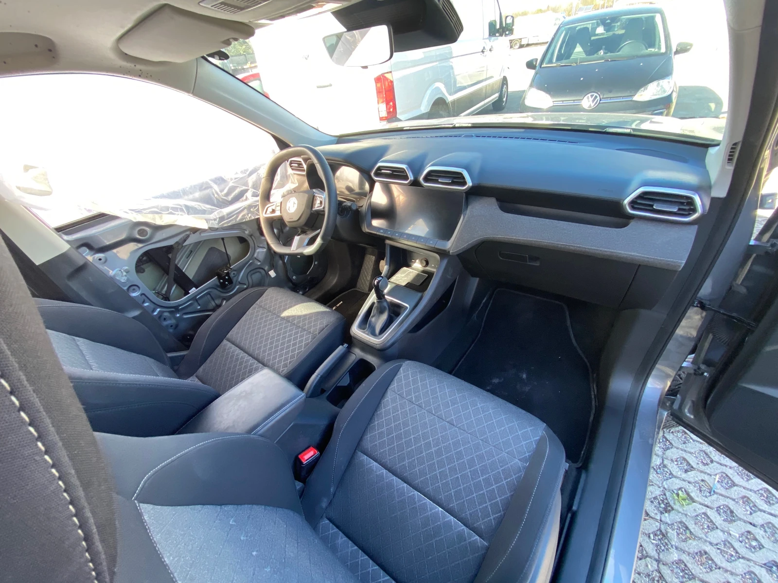 Mg Zs 1.5i 5700kм , снимка 13 - Автомобили и джипове - 54066128