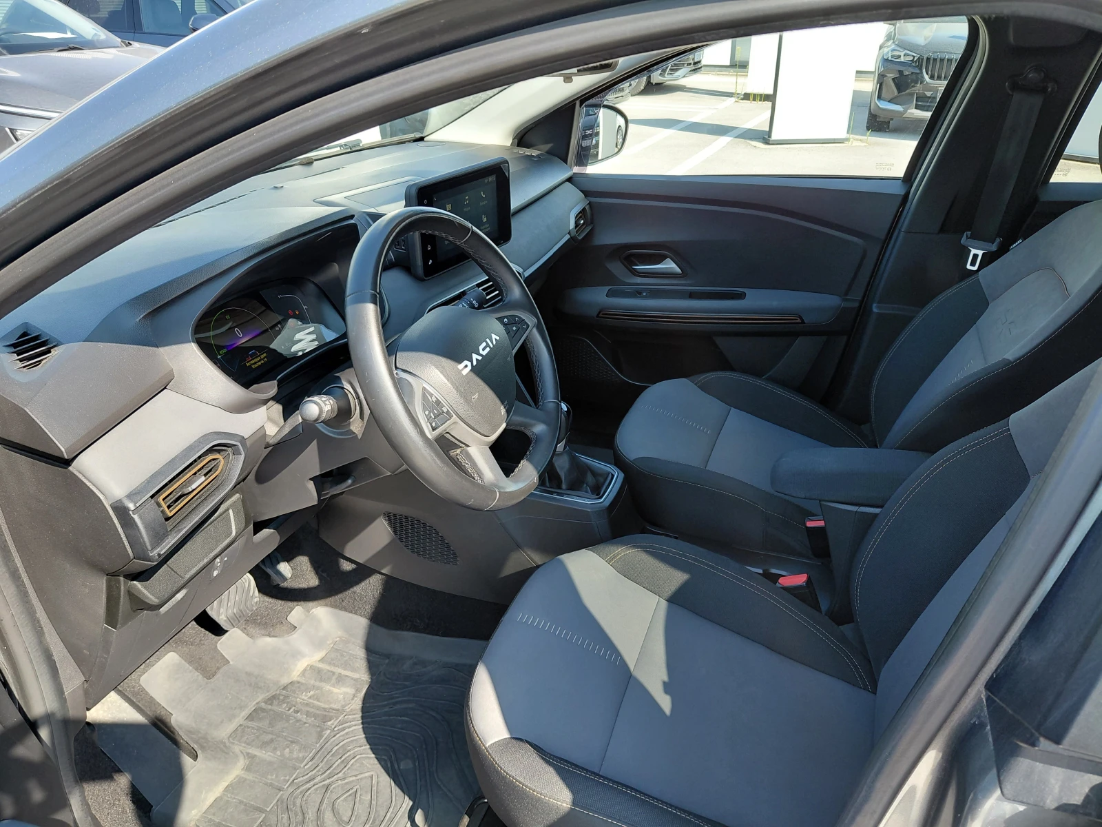 Dacia Jogger 1.6 E-Tech Full Hybrid 140/(6+ 1)места, снимка 12 - Автомобили и джипове - 55586472