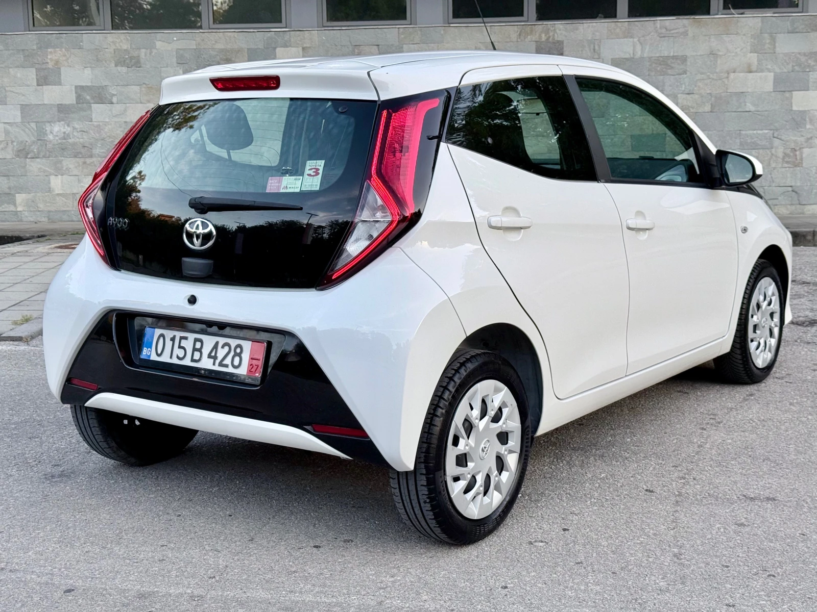 Toyota Aygo 1.0-VVT-i* X-CONNECT* LED* Euro 6* , снимка 4 - Автомобили и джипове - 55985041