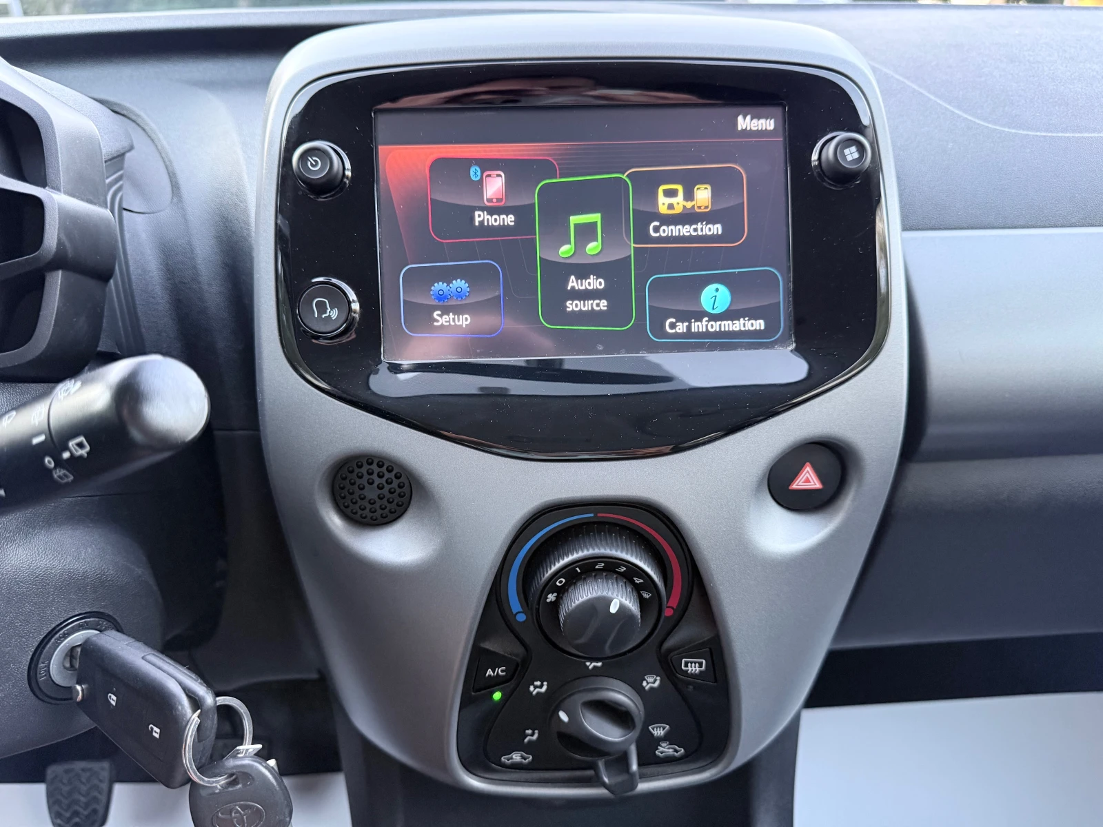 Toyota Aygo 1.0-VVT-i* X-CONNECT* LED* Euro 6* , снимка 12 - Автомобили и джипове - 55985041