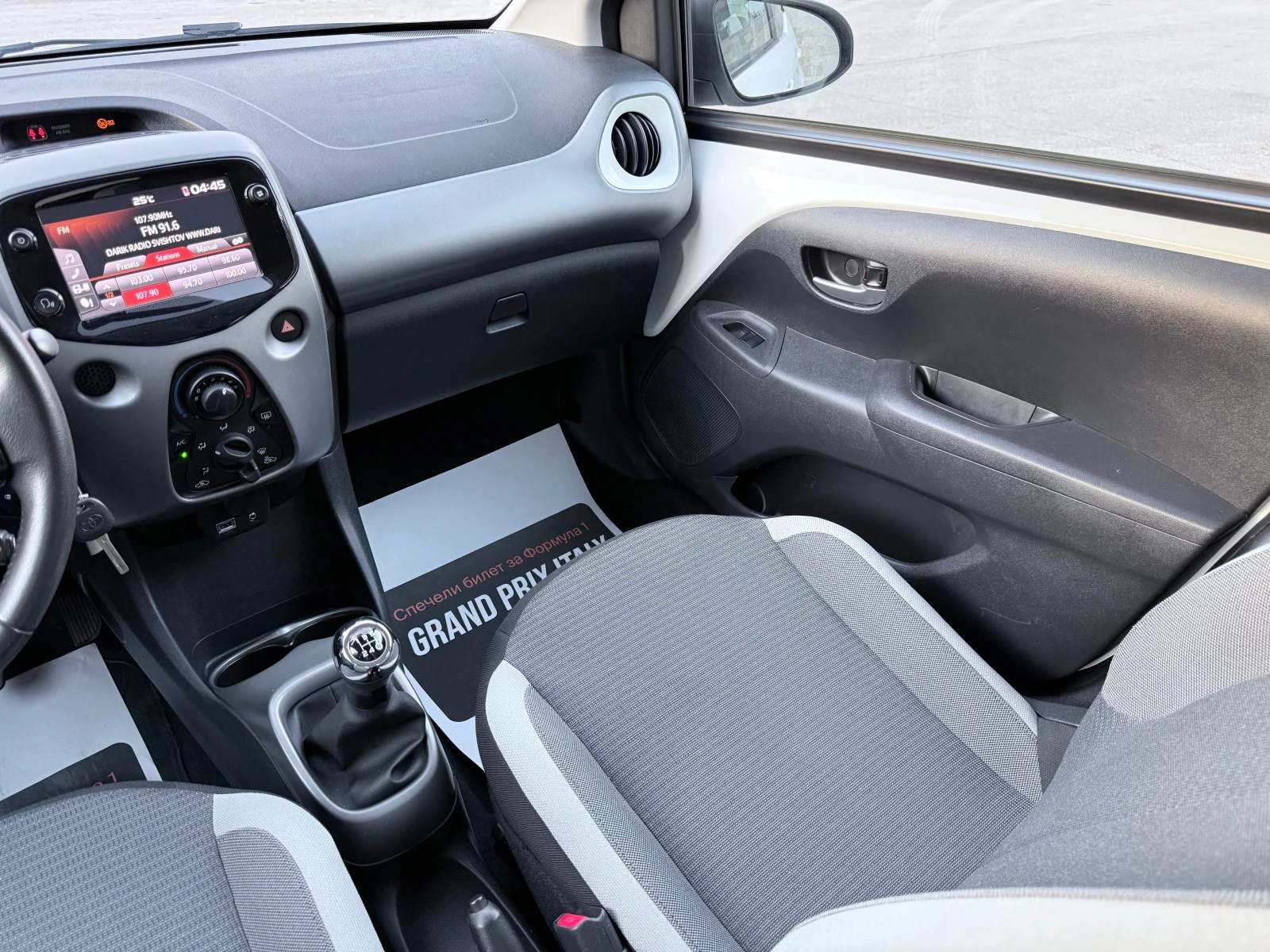 Toyota Aygo 1.0-VVT-i* X-CONNECT* LED* Euro 6* , снимка 11 - Автомобили и джипове - 55985041