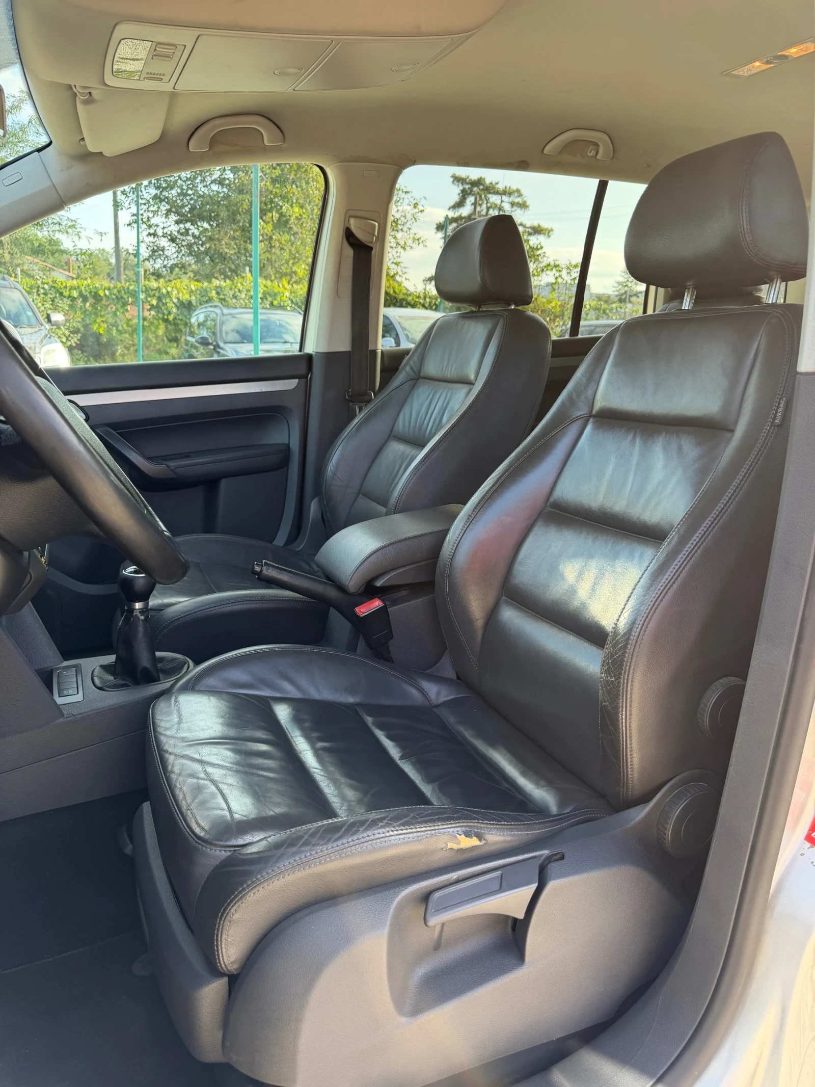 VW Touran 2.0 TDI 170, снимка 9 - Автомобили и джипове - 56059138
