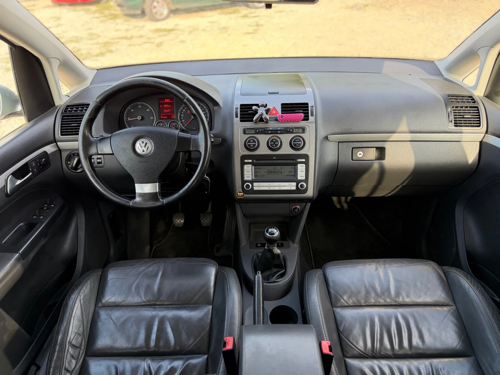VW Touran 2.0 TDI 170, снимка 11 - Автомобили и джипове - 56059138