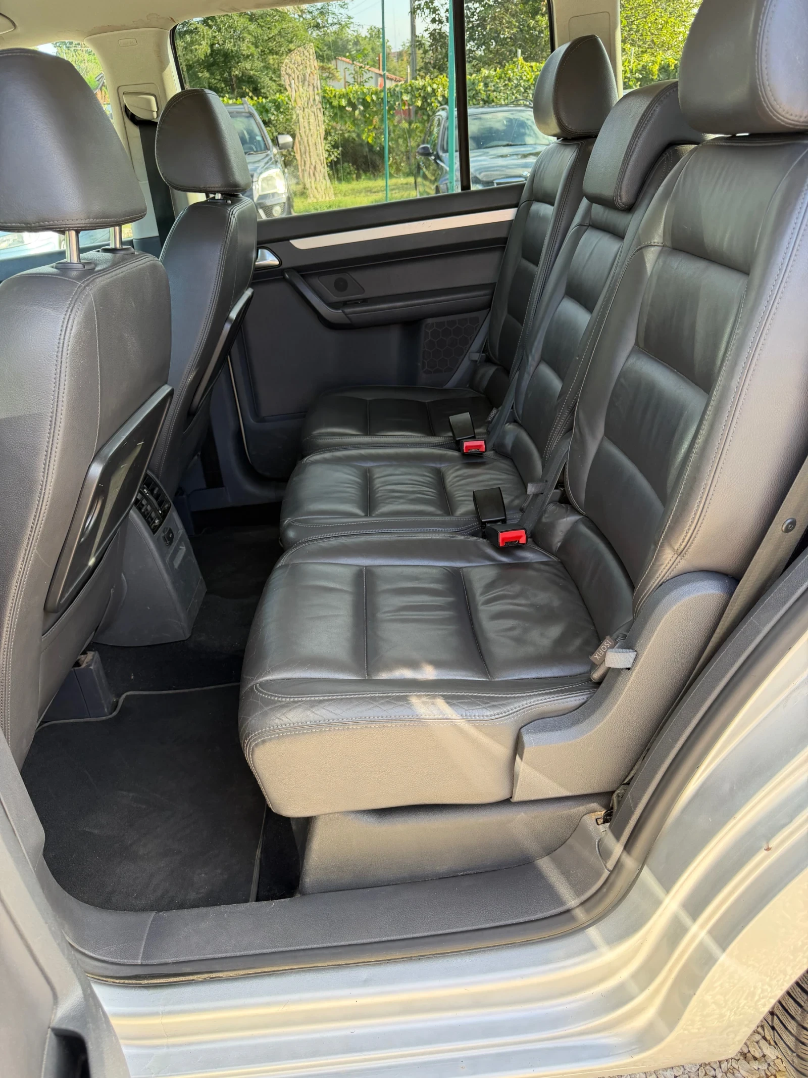 VW Touran 2.0 TDI 170, снимка 10 - Автомобили и джипове - 56059138