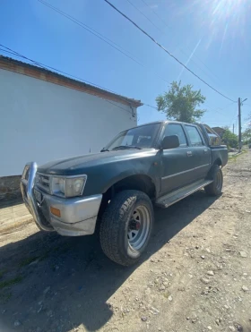 Toyota Hilux 2400, снимка 1