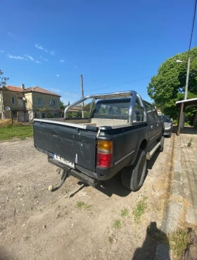 Toyota Hilux 2400, снимка 2